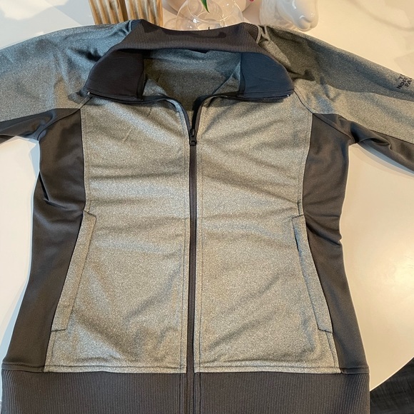 New North Face Women’s Track Jacket - Picture 4 of 7